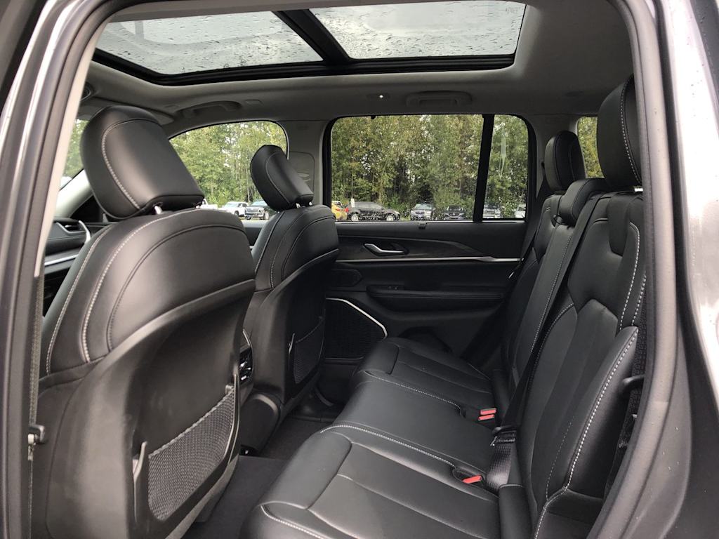 Thumbnail: 2023 Jeep Grand Cherokee - 11