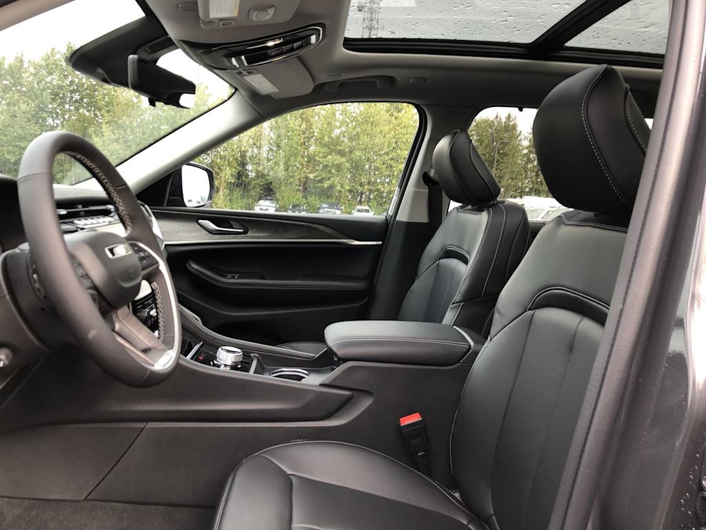 Thumbnail: 2023 Jeep Grand Cherokee - 10