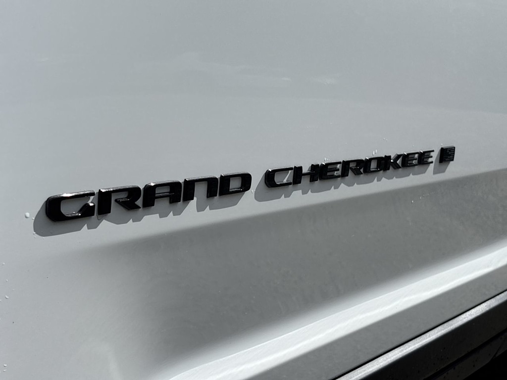 Thumbnail: 2026 Jeep Grand Cherokee - 7