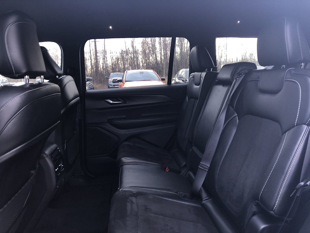 Thumbnail: 2024 Jeep Grand Cherokee L - 11