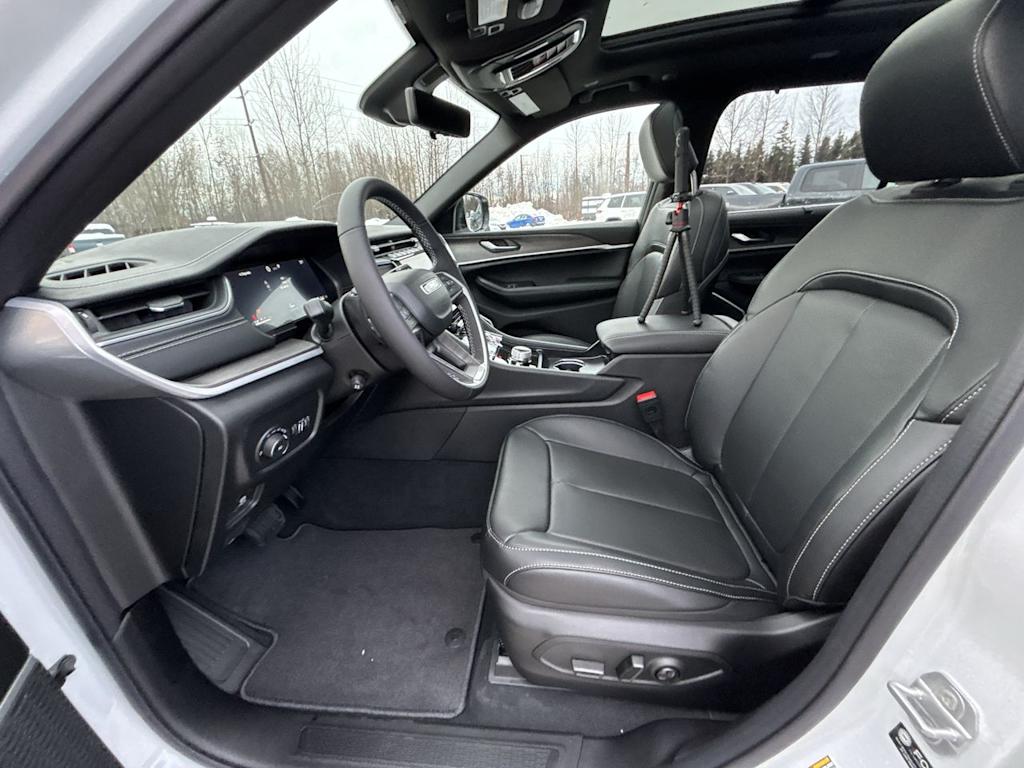 Thumbnail: 2025 Jeep Grand Cherokee L - 10