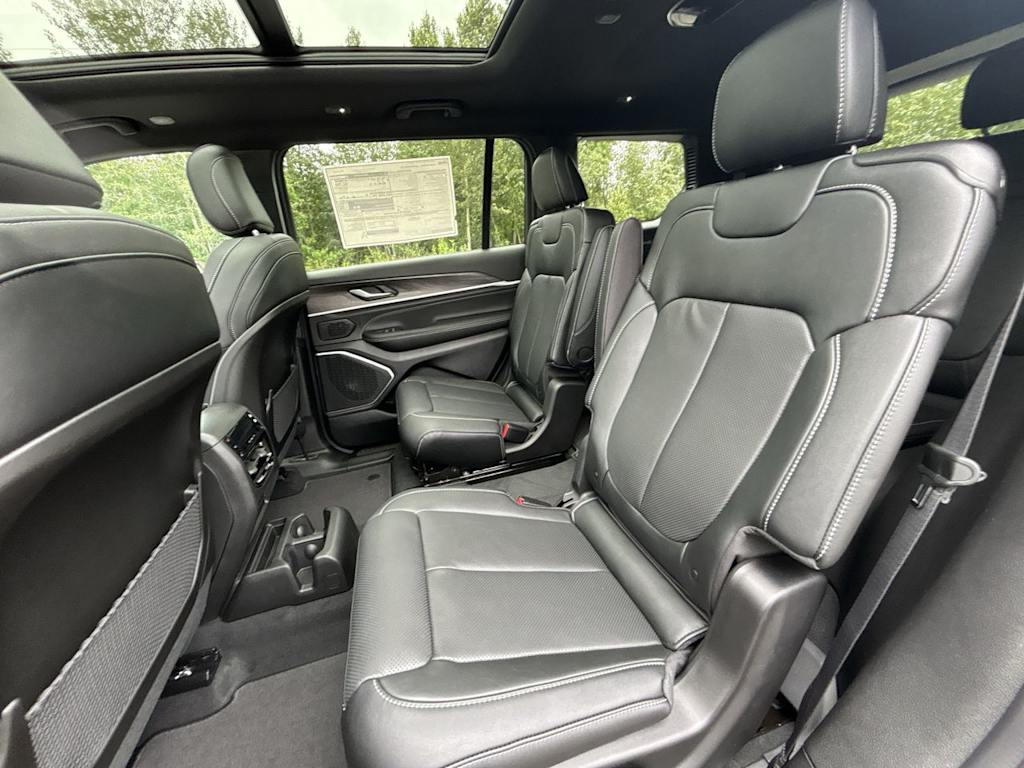 Thumbnail: 2026 Jeep Grand Cherokee L - 10