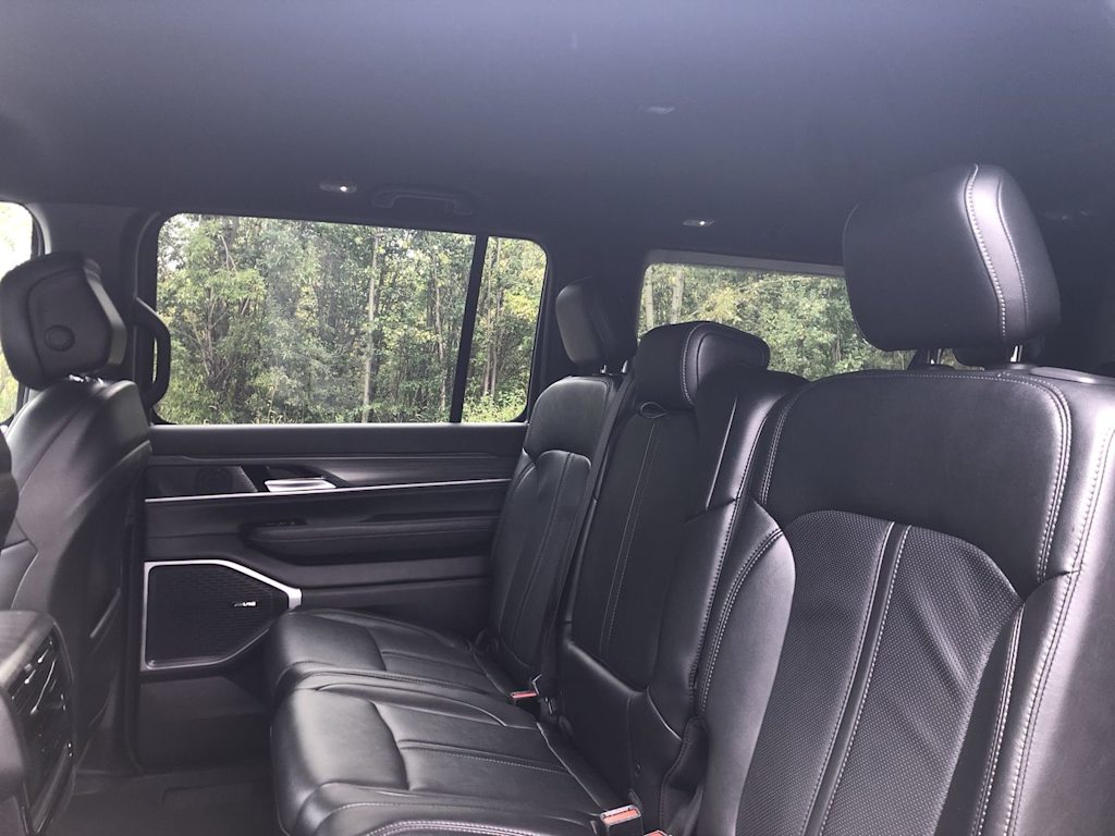 Thumbnail: 2024 Jeep Wagoneer - 11