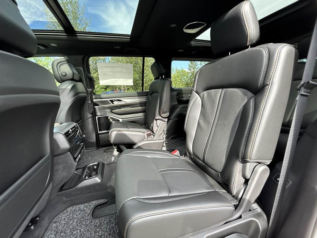 Thumbnail: 2026 Jeep Grand Wagoneer - 10