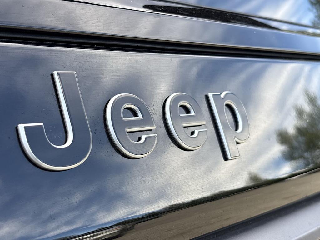 Thumbnail: 2026 Jeep Grand Wagoneer - 26