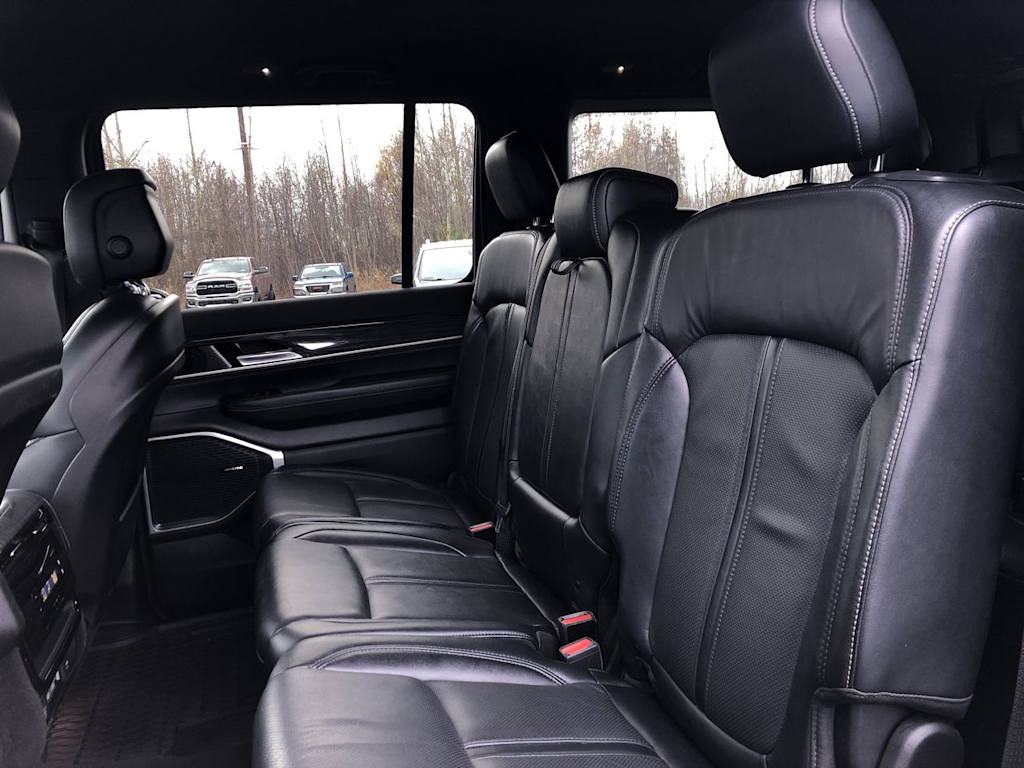 Thumbnail: 2022 Jeep Wagoneer - 11