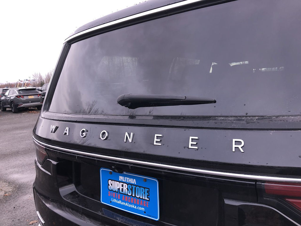 Thumbnail: 2022 Jeep Wagoneer - 27