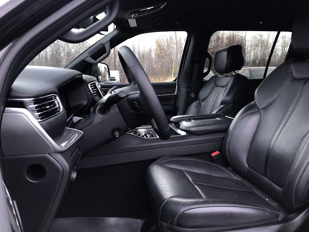 Thumbnail: 2022 Jeep Wagoneer - 10