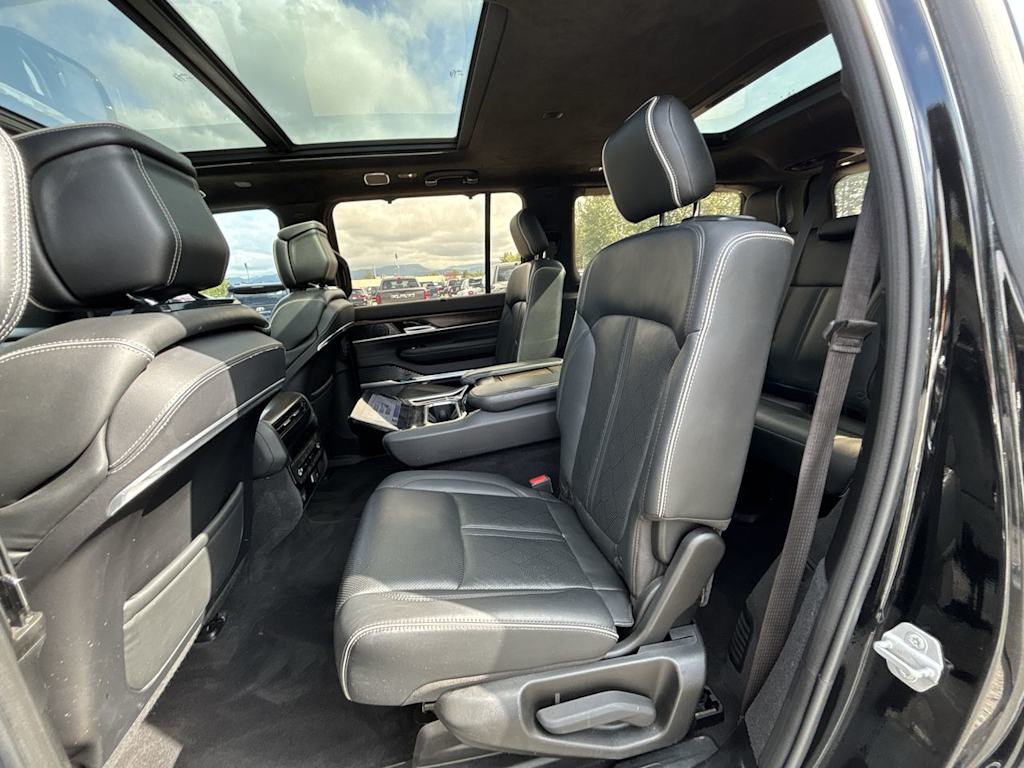 Thumbnail: 2022 Jeep Grand Wagoneer - 10