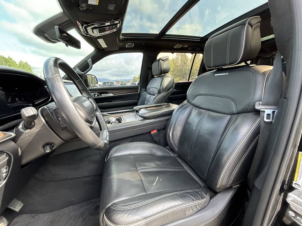 Thumbnail: 2022 Jeep Grand Wagoneer - 9