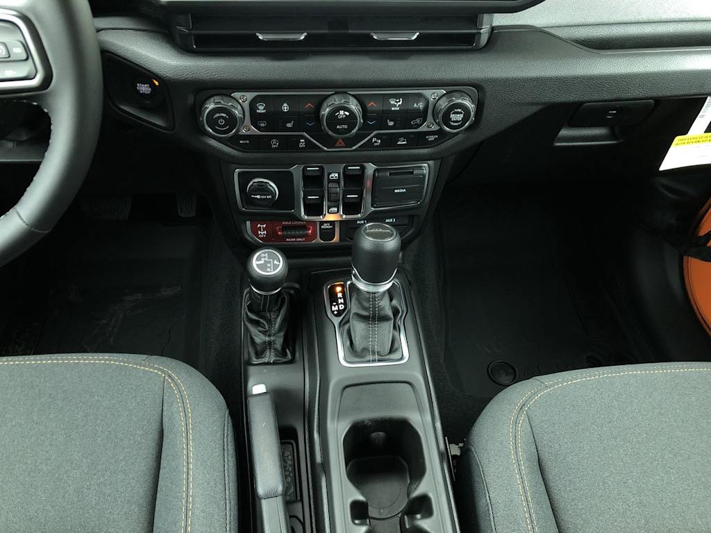 Thumbnail: 2025 Jeep Gladiator - 12