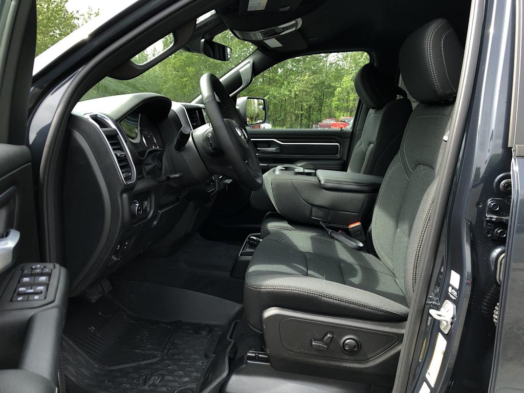 Thumbnail: 2025 RAM 1500 - 10