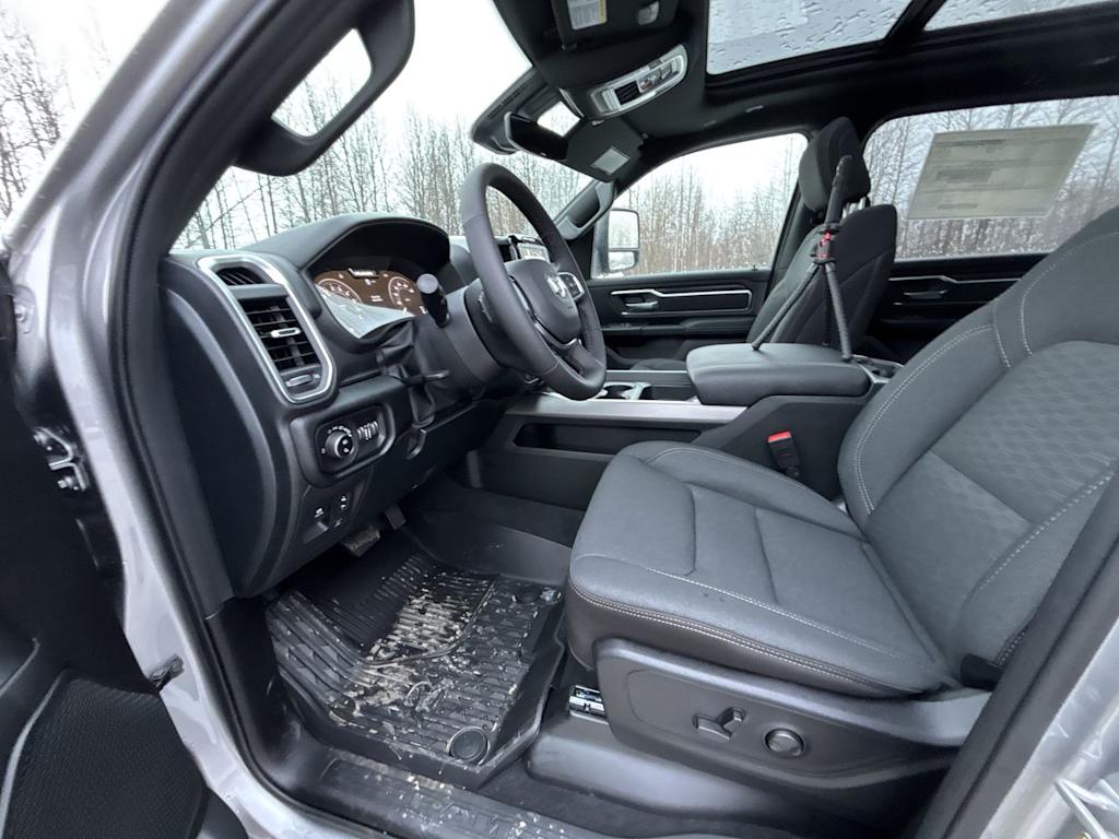 Thumbnail: 2026 RAM 1500 - 10