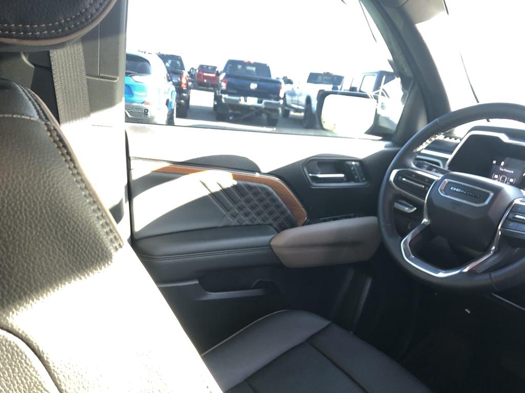 Thumbnail: 2023 GMC Canyon - 32