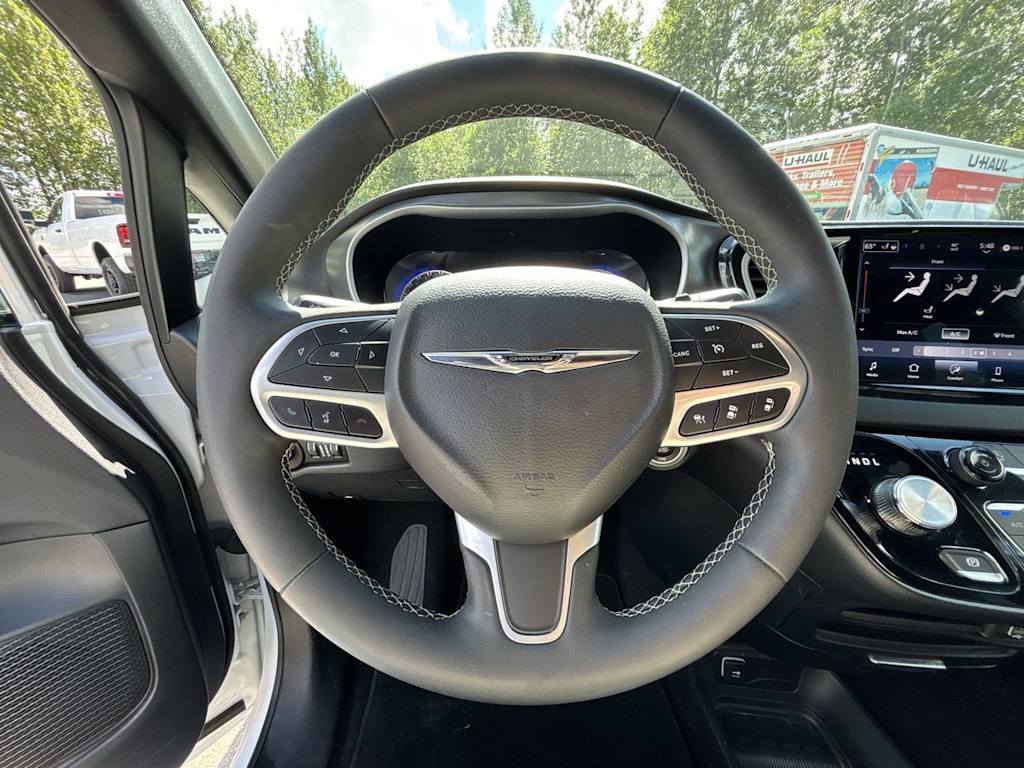 Thumbnail: 2025 Chrysler Pacifica - 2