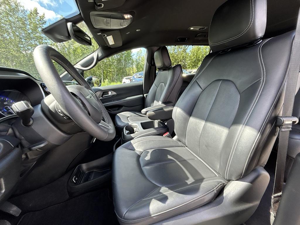 Thumbnail: 2025 Chrysler Pacifica - 10