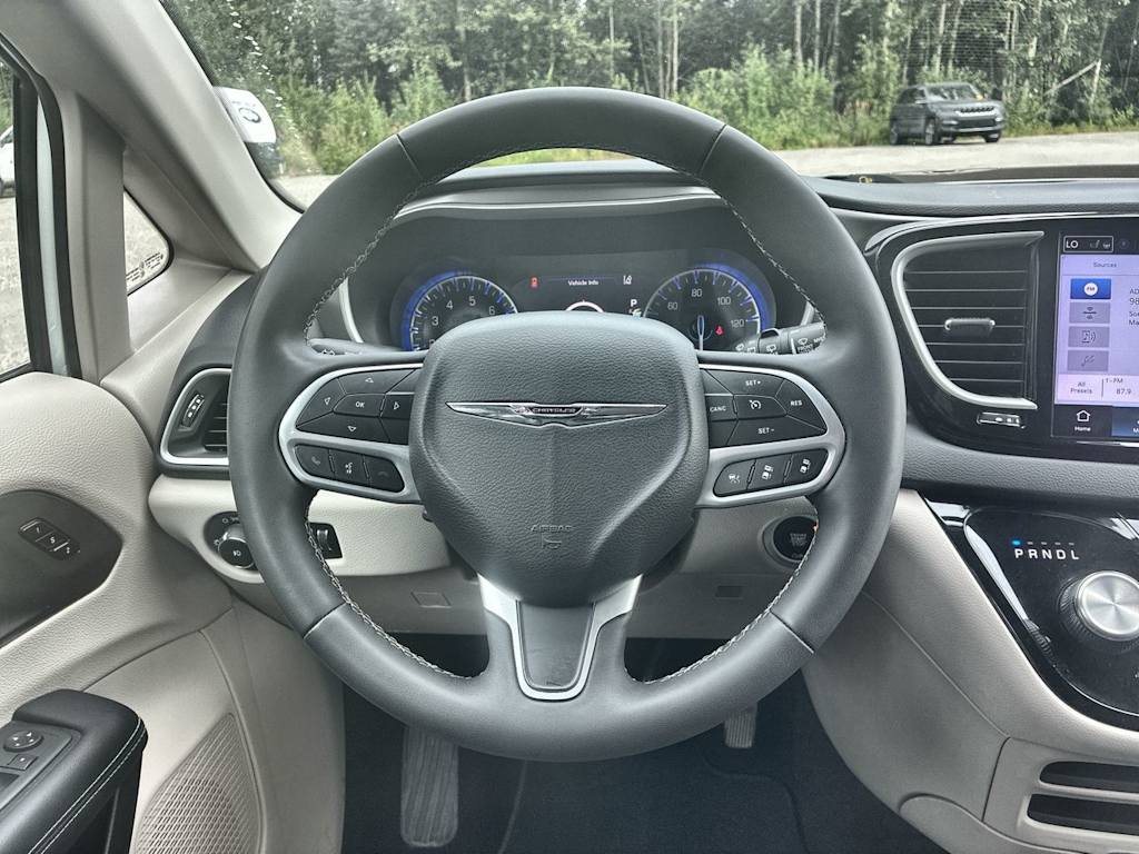 Thumbnail: 2024 Chrysler Pacifica - 2