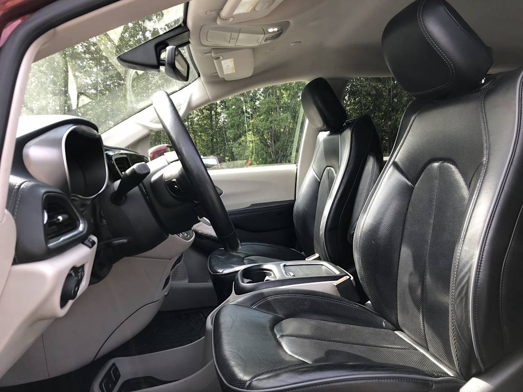 Thumbnail: 2019 Chrysler Pacifica - 10