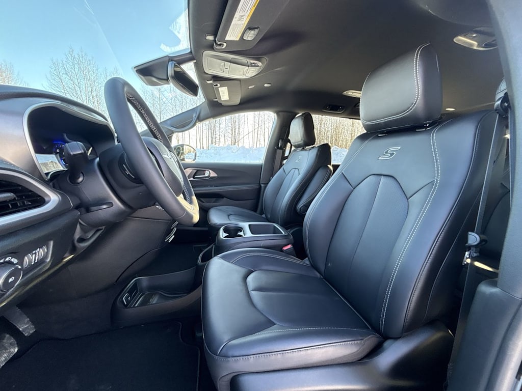 Thumbnail: 2026 Chrysler Pacifica - 10