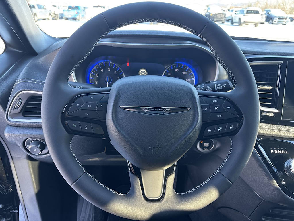 Thumbnail: 2026 Chrysler Pacifica - 2