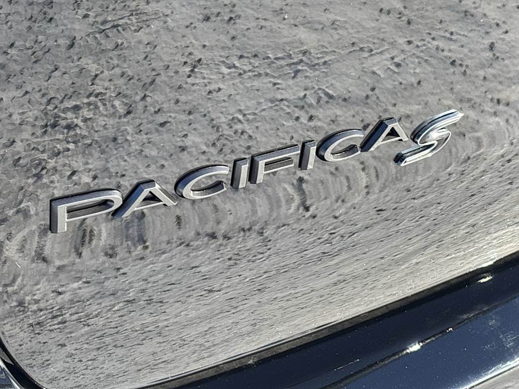 Thumbnail: 2026 Chrysler Pacifica - 7