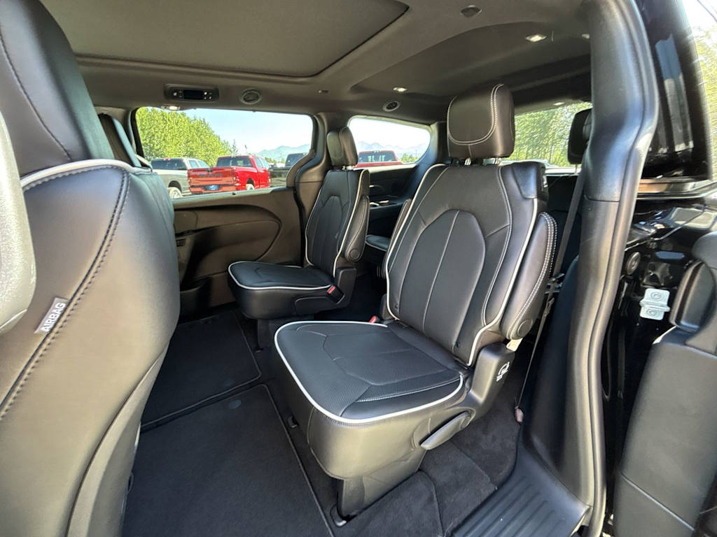 Thumbnail: 2027 Chrysler Pacifica - 11
