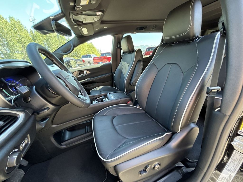 Thumbnail: 2027 Chrysler Pacifica - 10