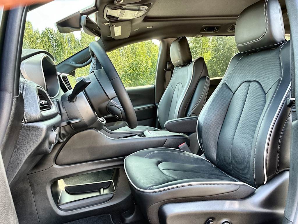 Thumbnail: 2027 Chrysler Pacifica - 10