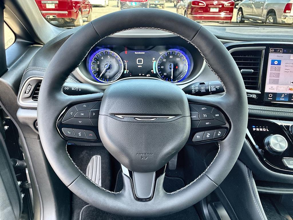 Thumbnail: 2027 Chrysler Pacifica - 2