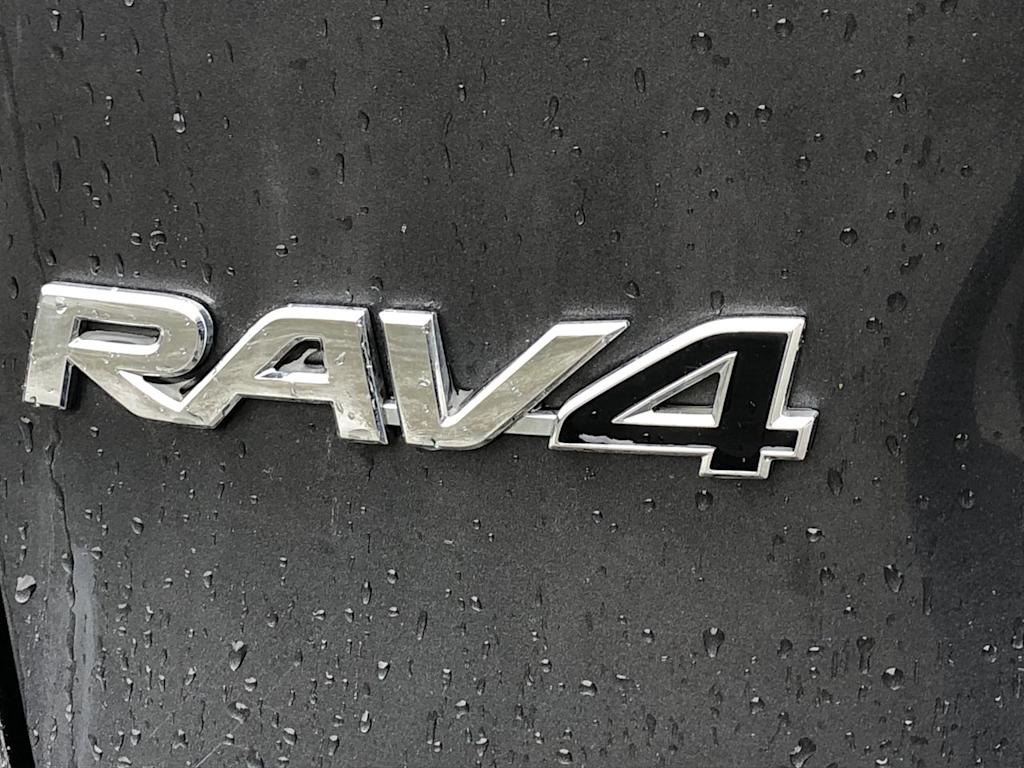 2022 Toyota RAV4 XLE 7