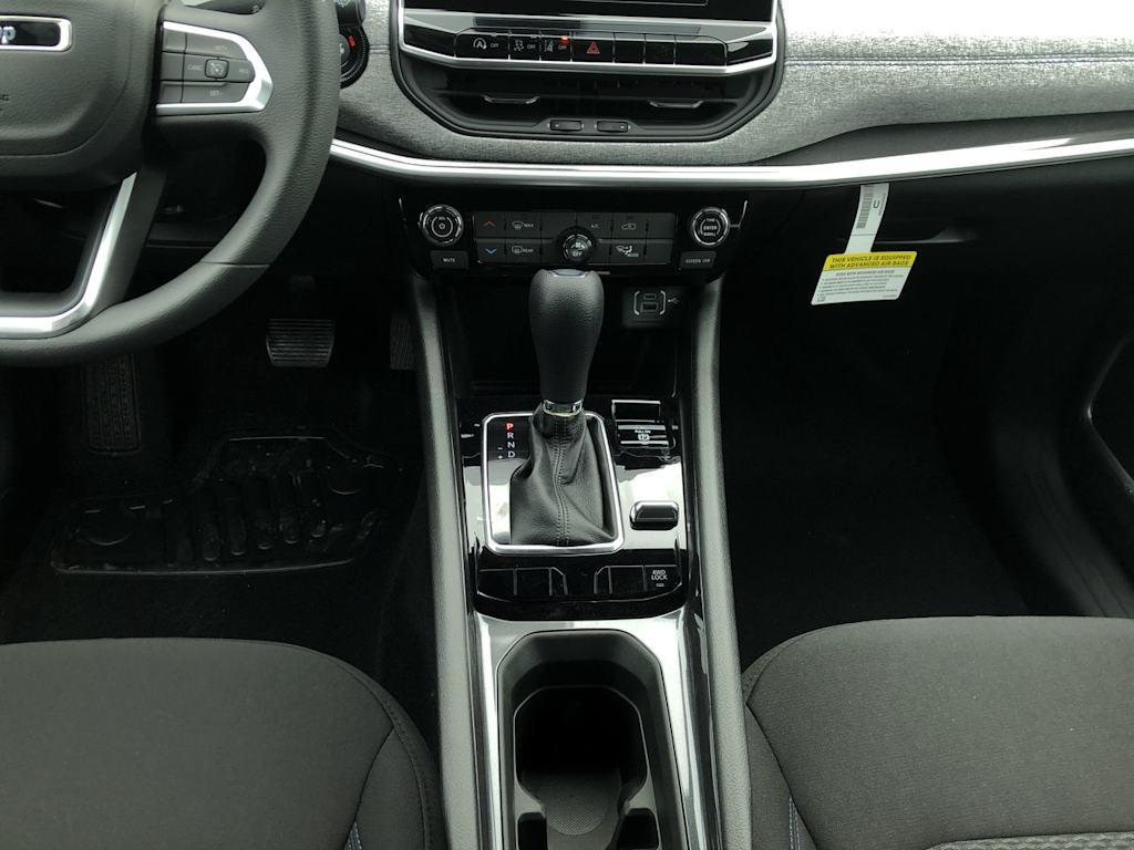2025 Jeep Compass Sport 13