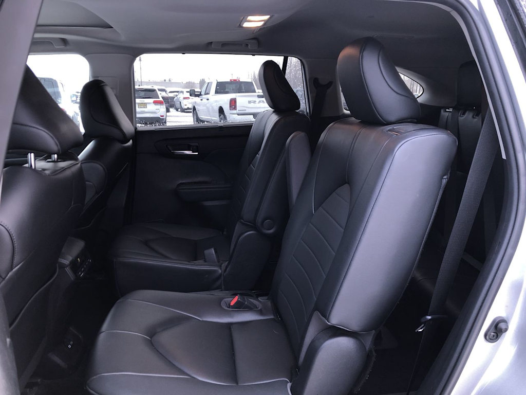 Thumbnail: 2023 Toyota Highlander - 11