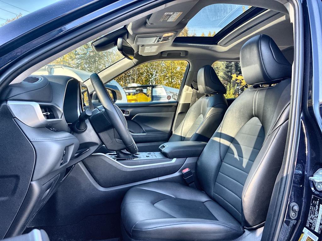 Thumbnail: 2025 Toyota Highlander - 9
