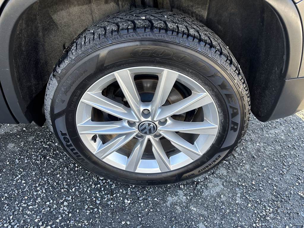 Thumbnail: 2018 Volkswagen Tiguan - 8