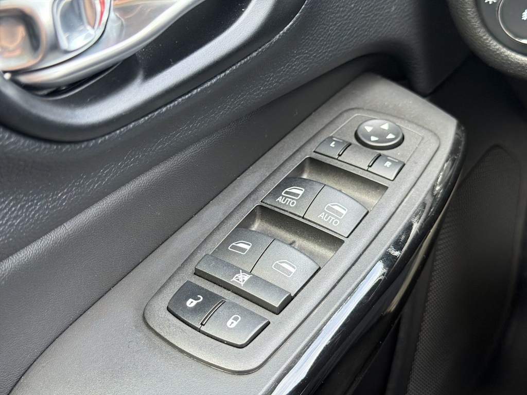 Thumbnail: 2023 Jeep Cherokee - 19
