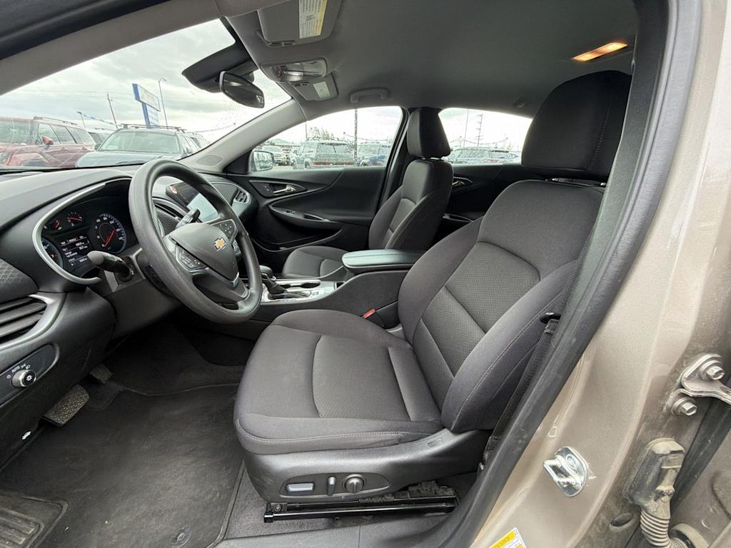 Thumbnail: 2024 Chevrolet Malibu - 9