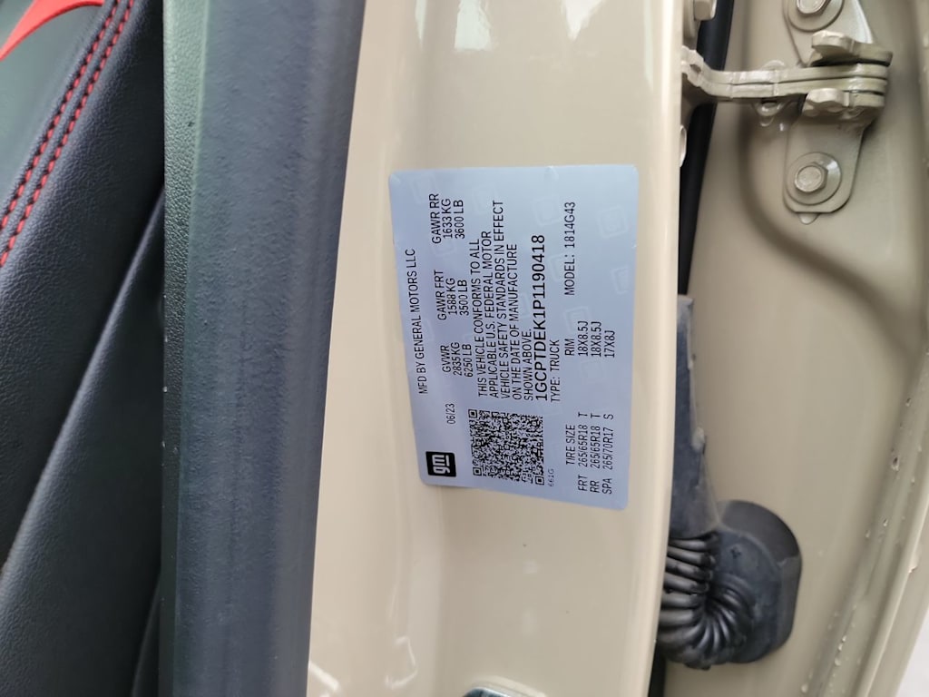 Thumbnail: 2023 Chevrolet Colorado - 17