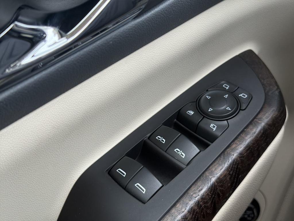 Thumbnail: 2023 GMC Acadia - 19