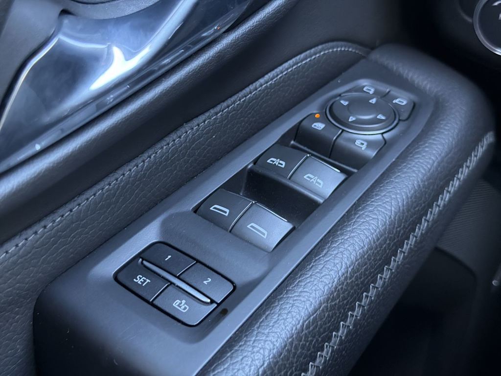 Thumbnail: 2023 GMC Yukon - 19
