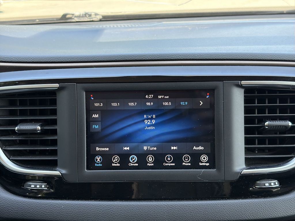 Thumbnail: 2020 Chrysler Voyager - 12