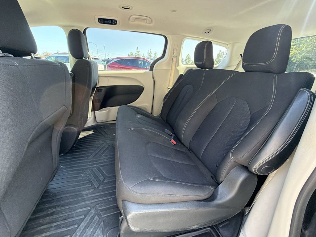 Thumbnail: 2020 Chrysler Voyager - 11