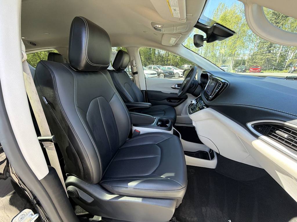 Thumbnail: 2024 Chrysler Pacifica - 10
