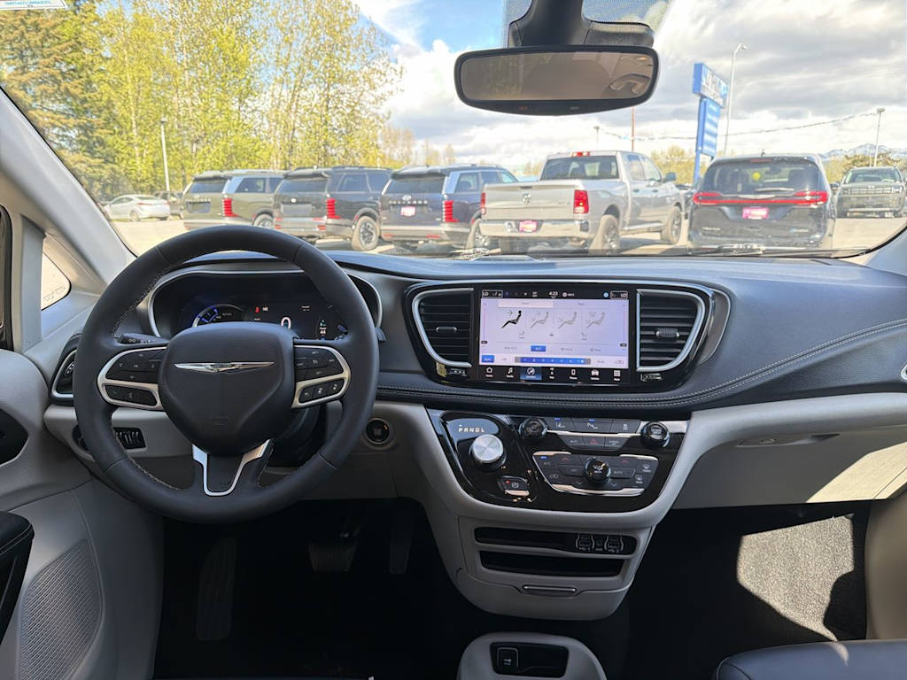 Thumbnail: 2024 Chrysler Pacifica - 8