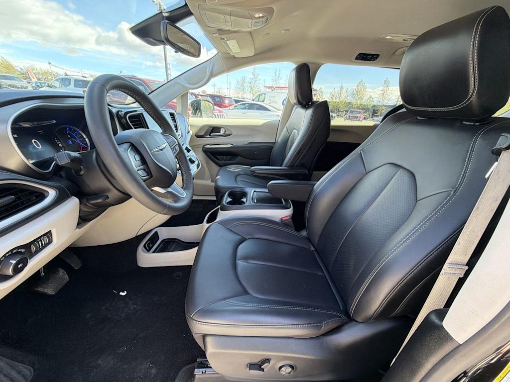 Thumbnail: 2024 Chrysler Pacifica - 9