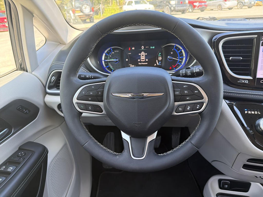 Thumbnail: 2024 Chrysler Pacifica - 2