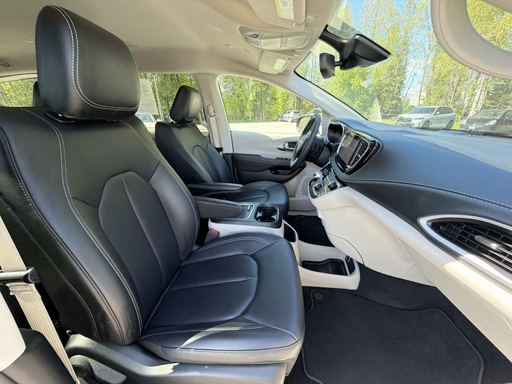 Thumbnail: 2024 Chrysler Pacifica - 9