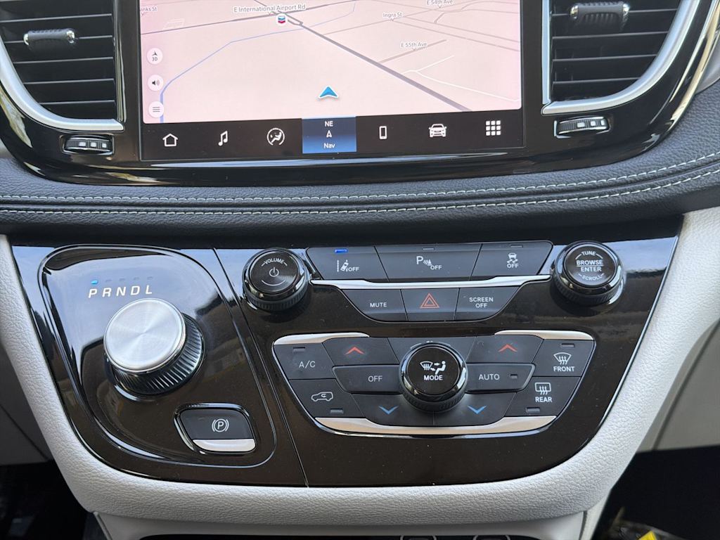 Thumbnail: 2024 Chrysler Pacifica - 22