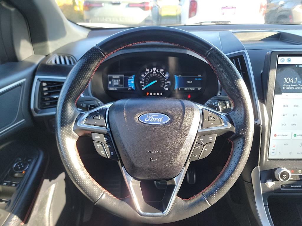 2022 Ford Edge  2