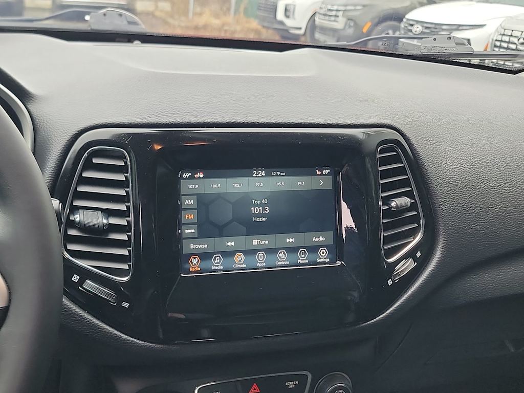 Thumbnail: 2021 Jeep Compass - 14