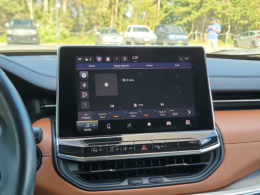 Thumbnail: 2022 Jeep Compass - 13